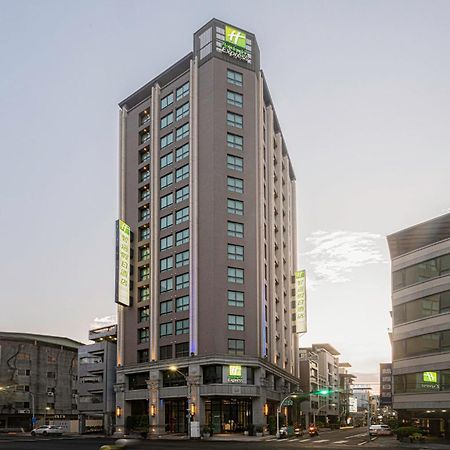 Holiday Inn Express Kaohsiung Love River, An Ihg Hotel Екстериор снимка