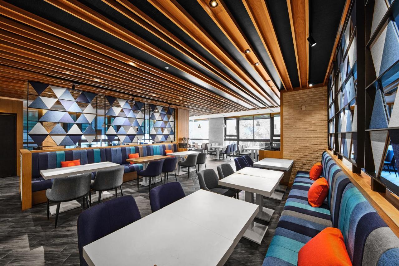 Holiday Inn Express Kaohsiung Love River By Ihg Екстериор снимка