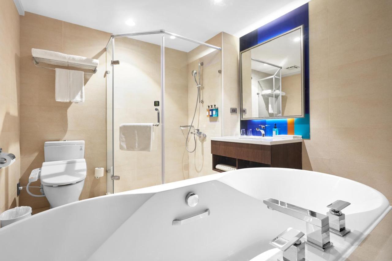 Holiday Inn Express Kaohsiung Love River By Ihg Екстериор снимка