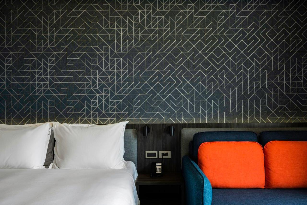 Holiday Inn Express Kaohsiung Love River By Ihg Екстериор снимка