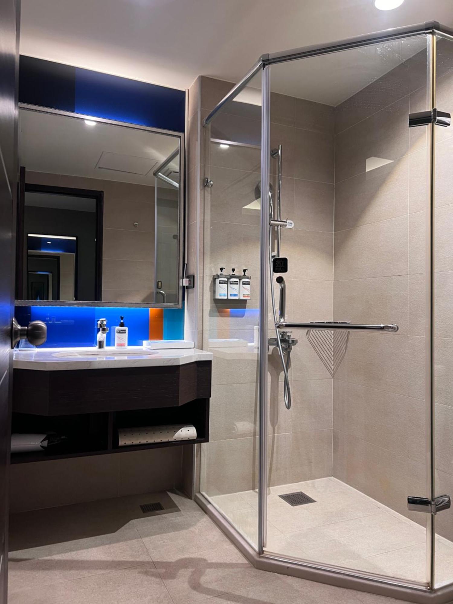 Holiday Inn Express Kaohsiung Love River By Ihg Екстериор снимка