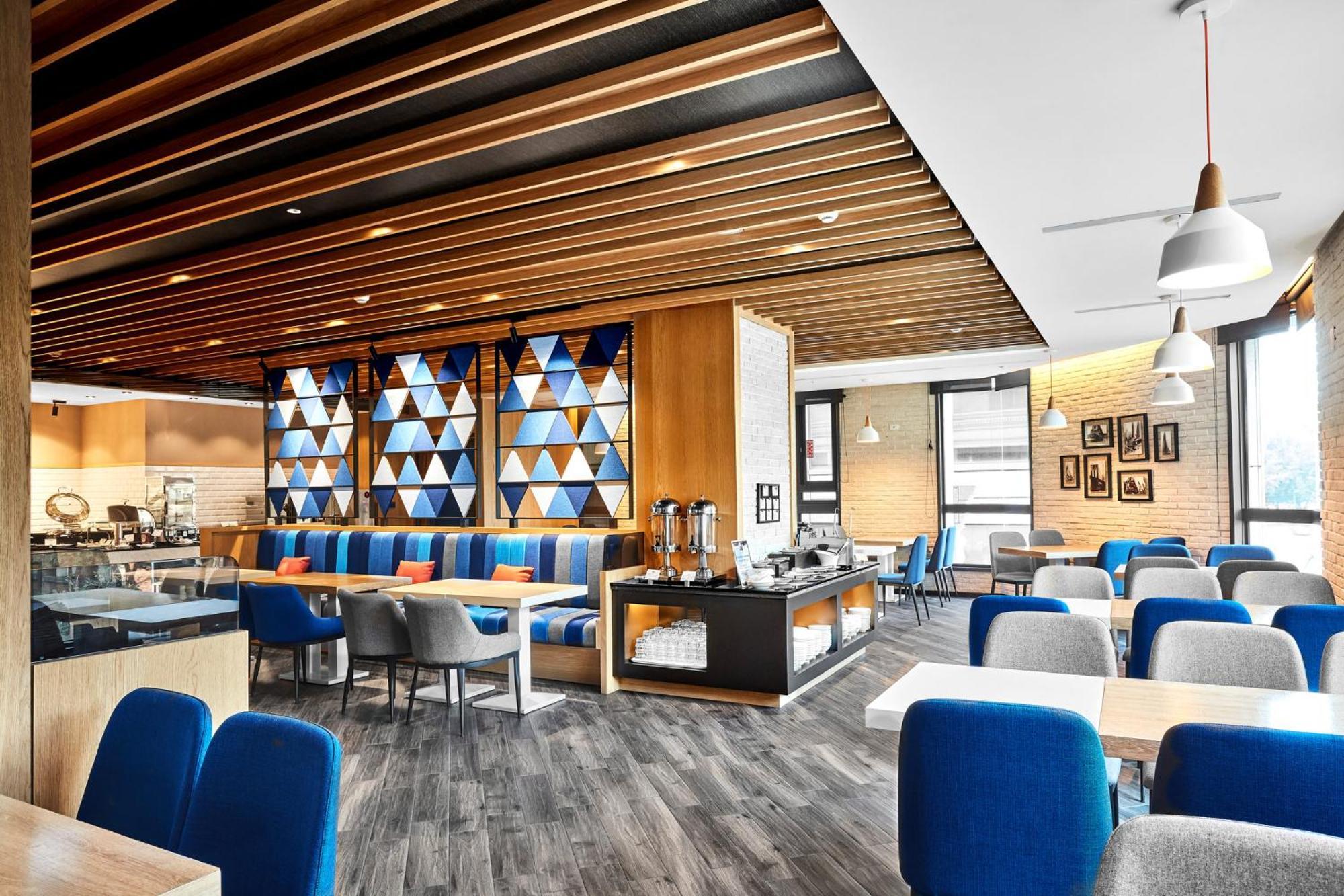 Holiday Inn Express Kaohsiung Love River By Ihg Екстериор снимка