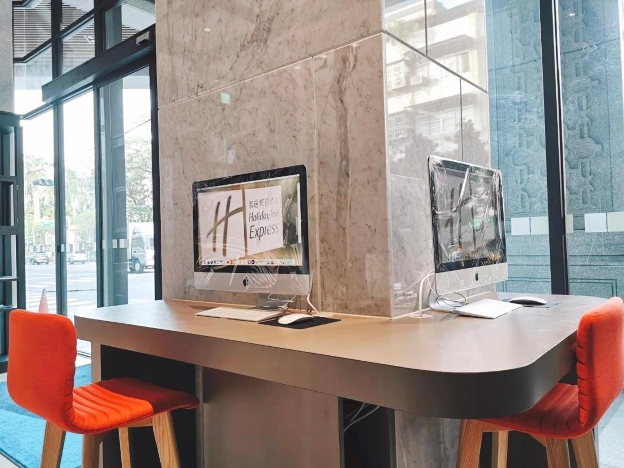 Holiday Inn Express Kaohsiung Love River By Ihg Екстериор снимка