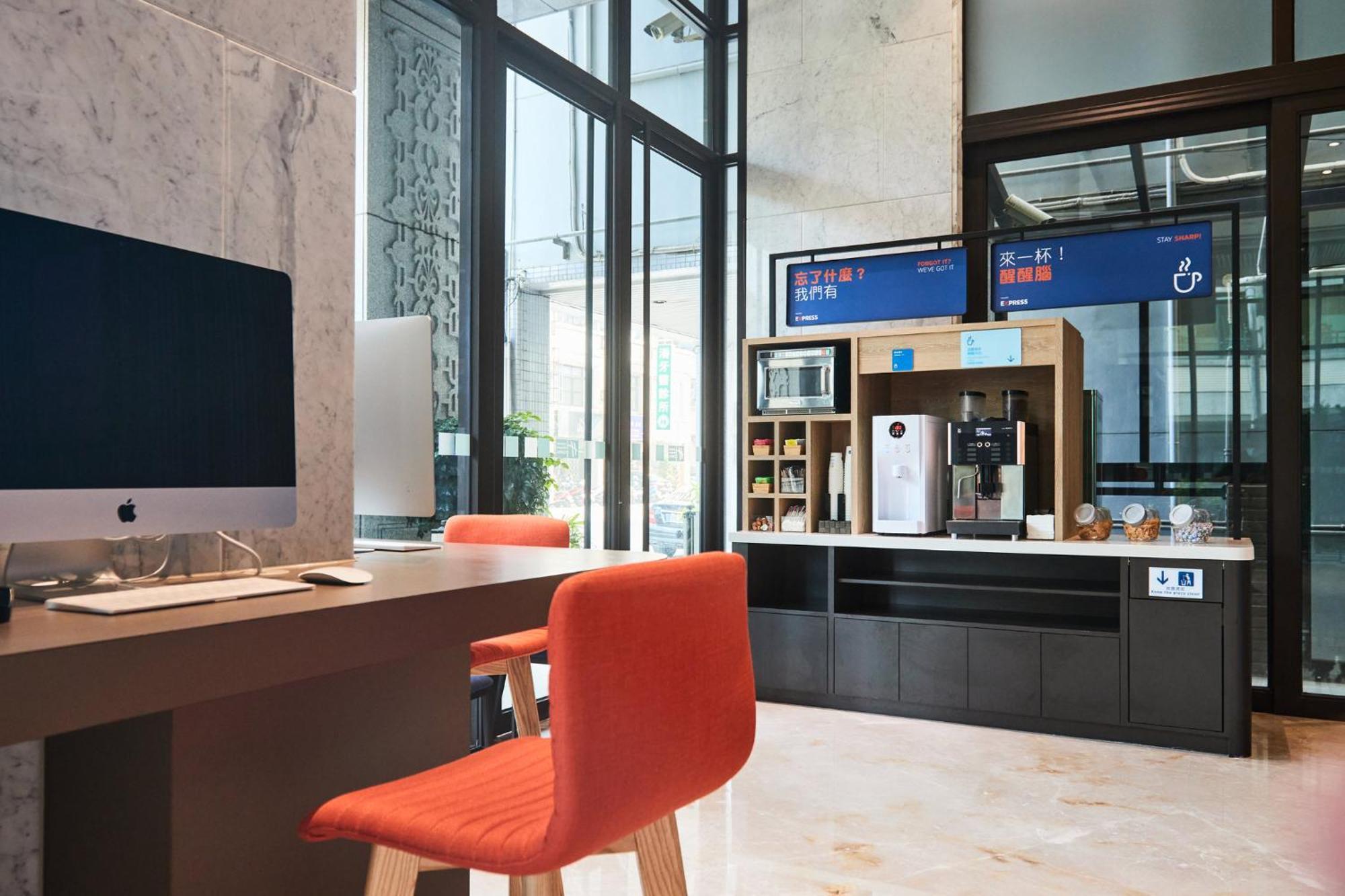 Holiday Inn Express Kaohsiung Love River By Ihg Екстериор снимка