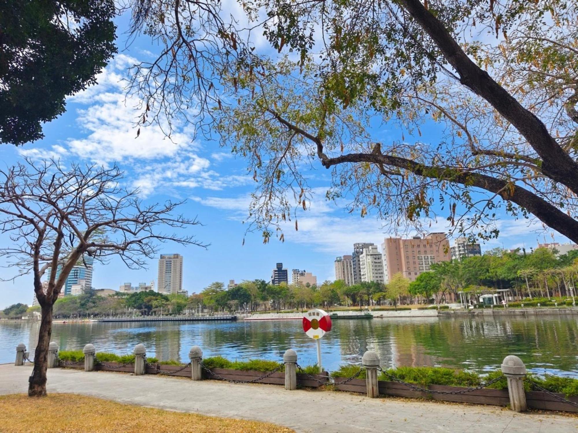 Holiday Inn Express Kaohsiung Love River By Ihg Екстериор снимка
