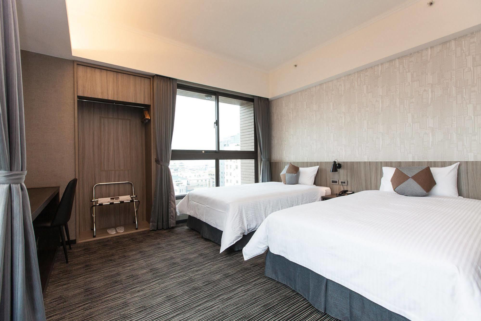 Holiday Inn Express Kaohsiung Love River By Ihg Екстериор снимка