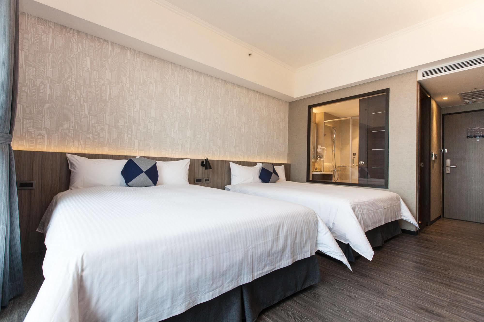 Holiday Inn Express Kaohsiung Love River By Ihg Екстериор снимка